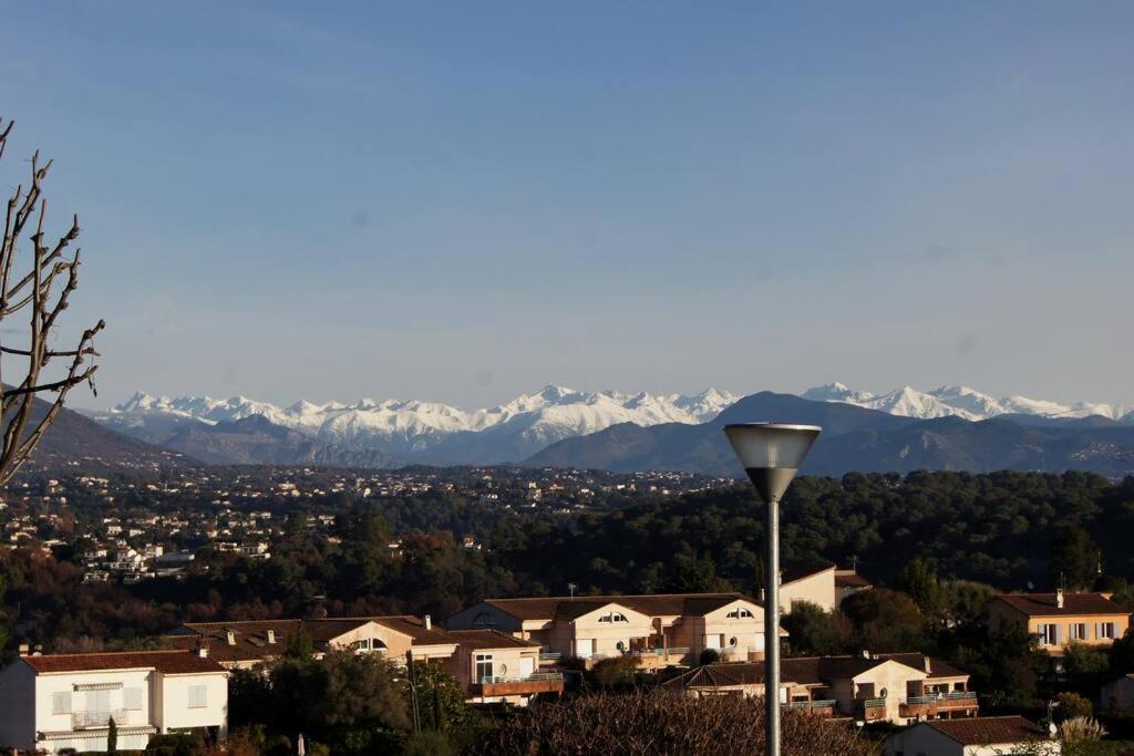 Charmant 2P Au Calme, Jardin, Piscine, Vue Panoramique Et Stationnement Villeneuve-Loubet Luaran gambar