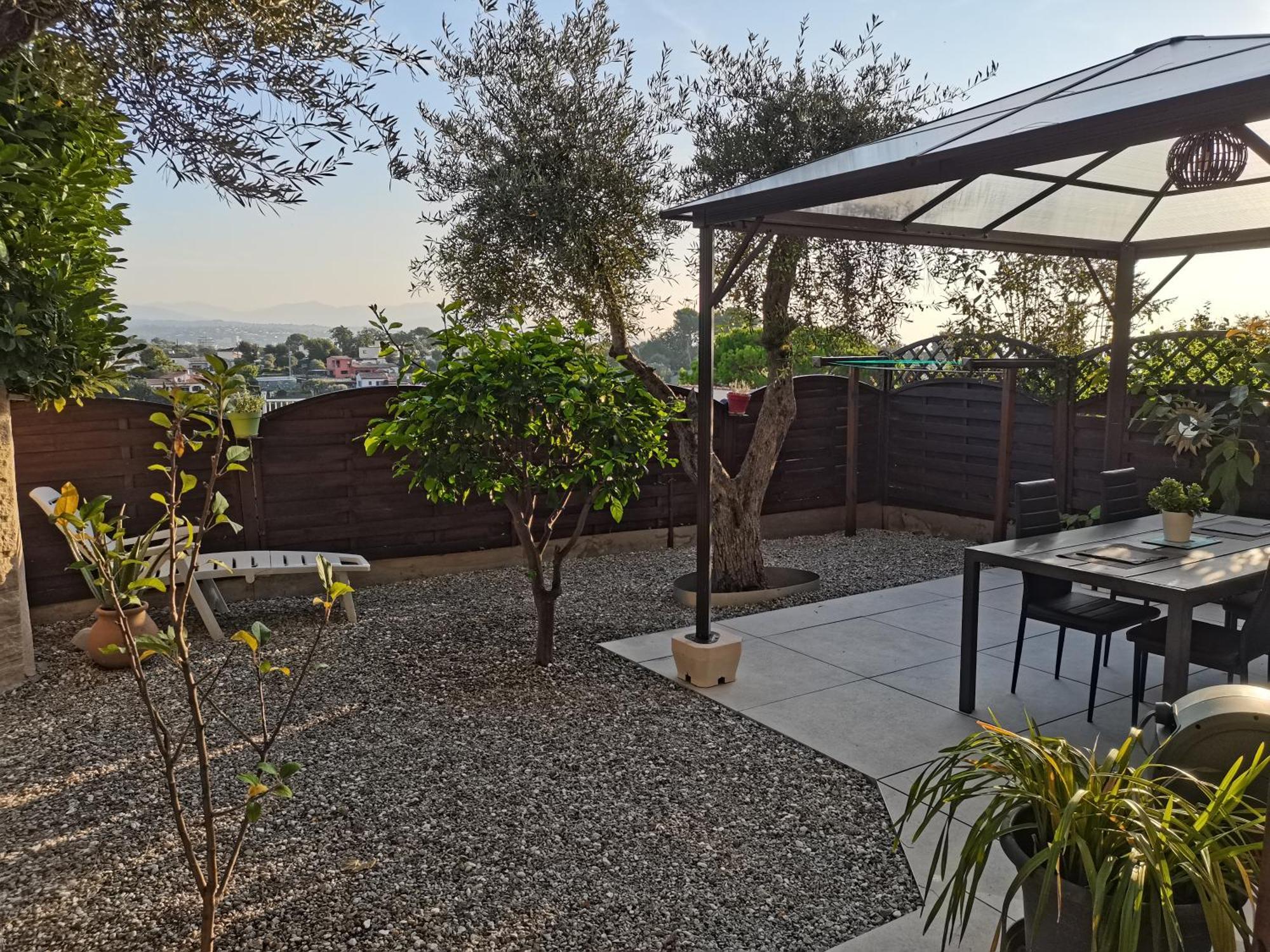 Charmant 2P Au Calme, Jardin, Piscine, Vue Panoramique Et Stationnement Villeneuve-Loubet Luaran gambar