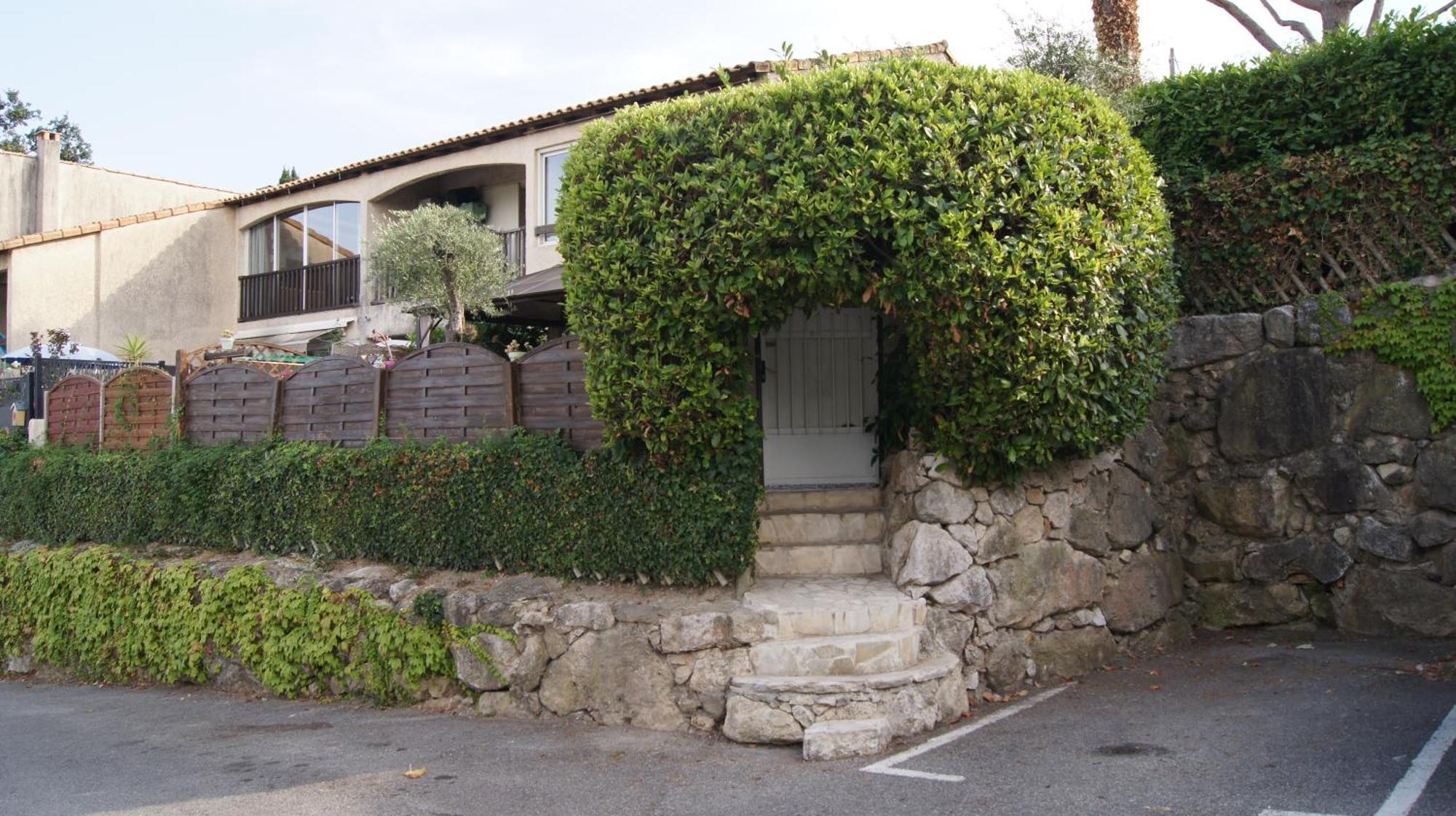 Charmant 2P Au Calme, Jardin, Piscine, Vue Panoramique Et Stationnement Villeneuve-Loubet Luaran gambar