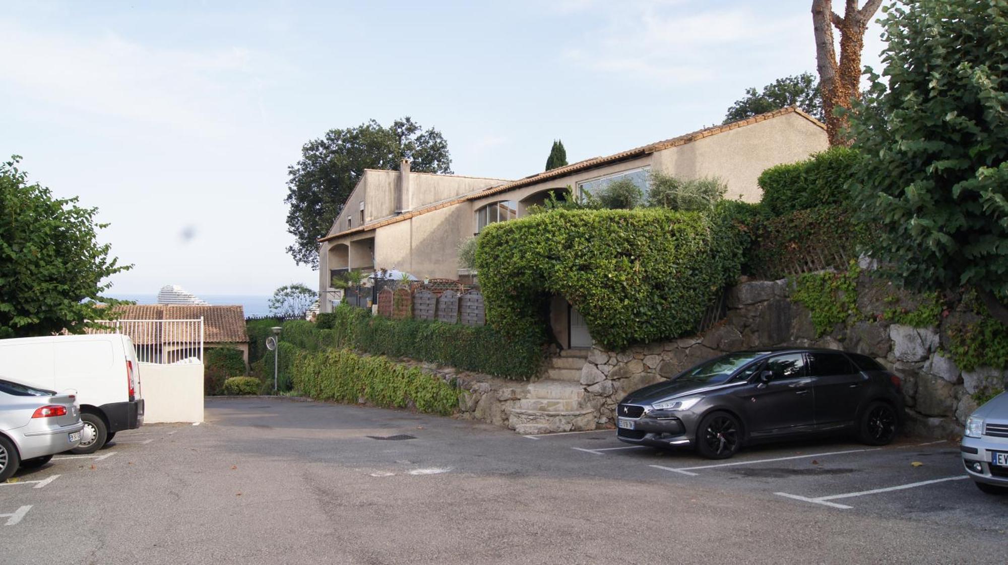 Charmant 2P Au Calme, Jardin, Piscine, Vue Panoramique Et Stationnement Villeneuve-Loubet Luaran gambar